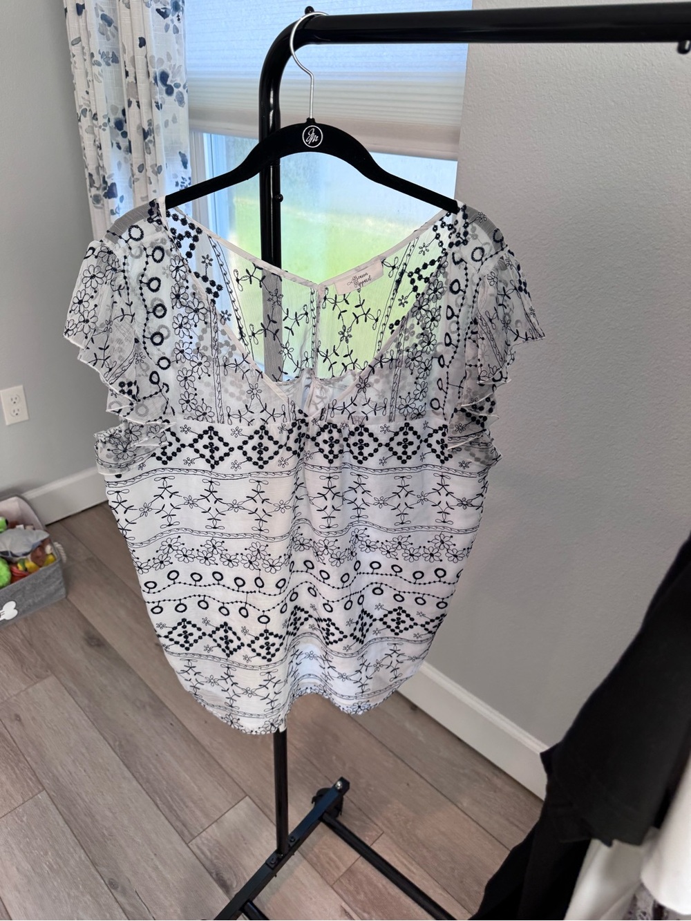 Black & White Printed V-Neck Flutter Sleeve Blouse